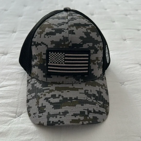 KENWORTH Black and Gray digital camo hat - Picture 2 of 8